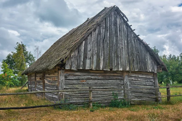 Antik Eski Ahşap Kulübe — Stok fotoğraf