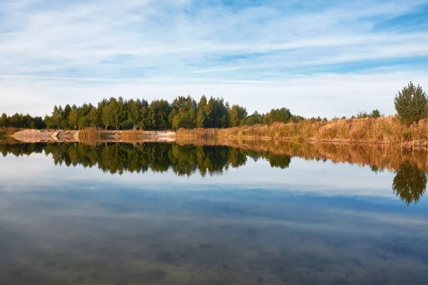 Evening Landscape Pond Sky Forest Bank Reflected Water — Stock Photo, Image