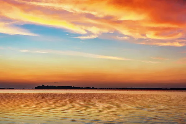 Twilight Lake Sky Clouds Reflected Water — Stock Photo, Image