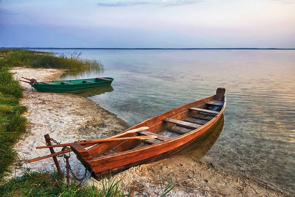 Sunset Lake Fishing Boats Shore — Stock Photo, Image