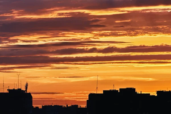 Silhouette Case Città Sfondo Cielo Con Nuvole Tramonto — Foto Stock