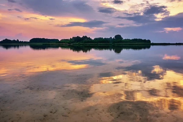 Sunset Shoreline Lake Sky Clouds Reflected Calm Water — Stock Photo, Image