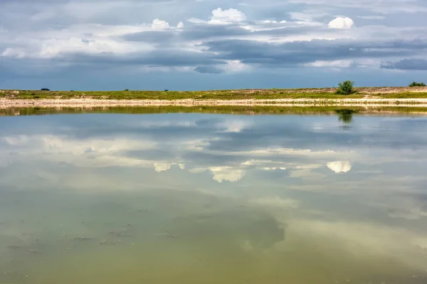 Amazingly Beautiful Storm Clouds Sandy Banks River Trees Shrubs Reflected — Stock Photo, Image