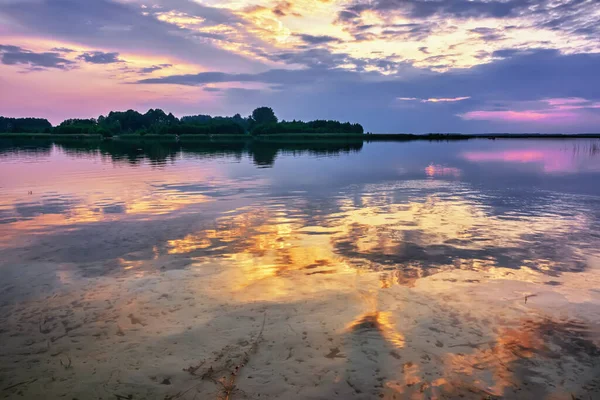 Sunset Shoreline Lake Sky Clouds Reflected Calm Water — Stock Photo, Image