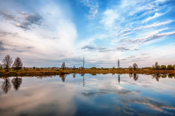 Noche Lago Las Nubes Cielo Azul Reflejadas Agua — Foto de Stock