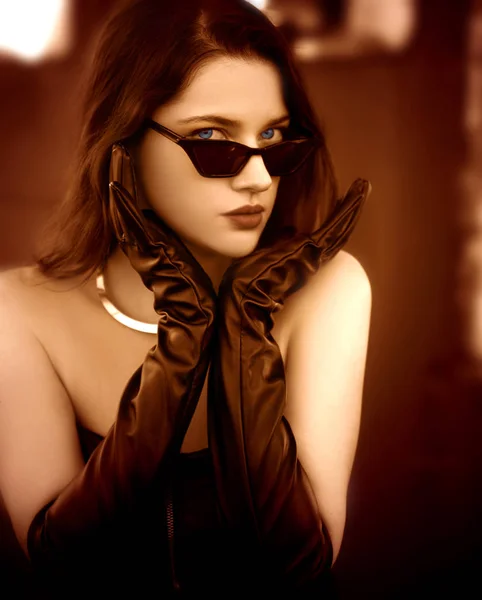 Portrait Woman Sunglasses Gloves — Stock Photo, Image