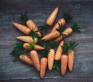 Paskalya dekorasyonu küçük havuç