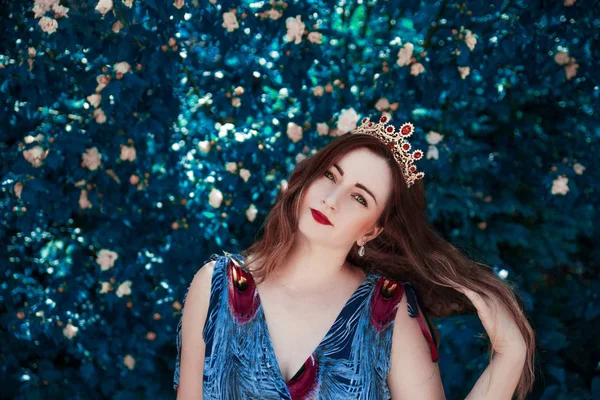 Young Beautiful Woman Crown Posing — Stock Photo, Image