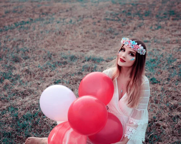 Jovem Mulher Bonita Sentado Com Balões — Fotografia de Stock