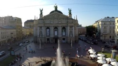 Havadan görünümü Solomiya Krushelnytska Lviv Devlet Akademik Tiyatrosu, Opera. Lviv Opera Lviv, Ukrayna'nın en büyük Batı şehirde bulunan bir opera evi ve biri kendi tarihi kültür merkezleri