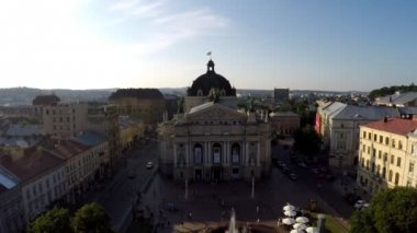 Havadan görünümü Solomiya Krushelnytska Lviv Devlet Akademik Tiyatrosu, Opera. Lviv Opera Lviv, Ukrayna'nın en büyük Batı şehirde bulunan bir opera evi ve biri kendi tarihi kültür merkezleri
