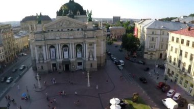 Havadan görünümü Solomiya Krushelnytska Lviv Devlet Akademik Tiyatrosu, Opera. Lviv Opera Lviv, Ukrayna'nın en büyük Batı şehirde bulunan bir opera evi ve biri kendi tarihi kültür merkezleri