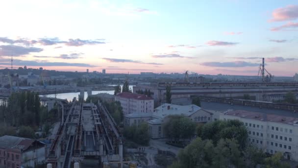 Flygfoto Över Den Oavslutade Bridge Kiev Sunrise Konstruktion Byggnad Sommarmorgon — Stockvideo