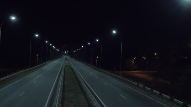 Luchtfoto Schieten Nacht Autobahn Donkere Eenzame Weg Zonder Machines — Stockvideo