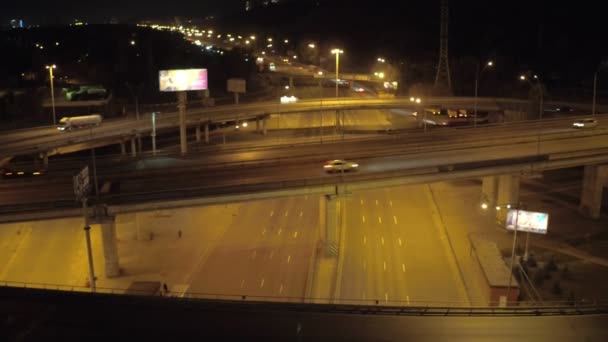 Εναέρια Προβολή Τον Κυκλικό Κόμβο Στη Νύχτα Μεταφορές Διατραπεζικές Και — Αρχείο Βίντεο