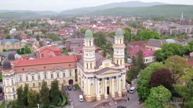 Hava Kutsal Haç Katedrali Eparchy Mukachevo Uzhhorod, Zakarpattie, Ukrayna içinde bir Yunan Katolik Katedrali görülmektedir