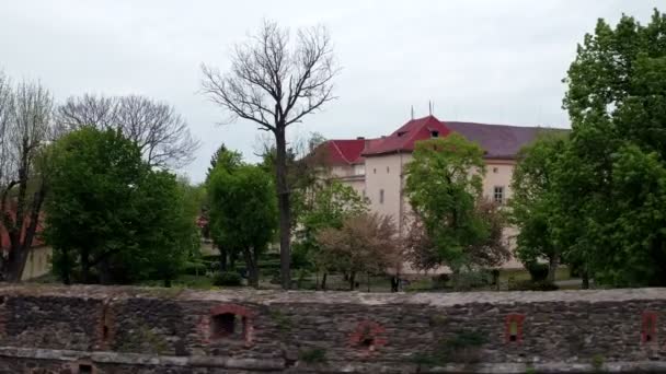 Widok Lotu Ptaka Zamek Użhorodzie Jest Obszerny Twierdza Wzgórzu Mieście — Wideo stockowe