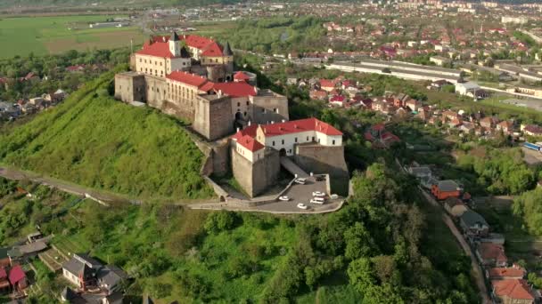 Luchtfoto Van Het Kasteel Van Palanok Moekatsjevo Castle Een Historisch — Stockvideo