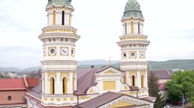 Hava Kutsal Haç Katedrali Eparchy Mukachevo Uzhhorod, Zakarpattie, Ukrayna içinde bir Yunan Katolik Katedrali görülmektedir