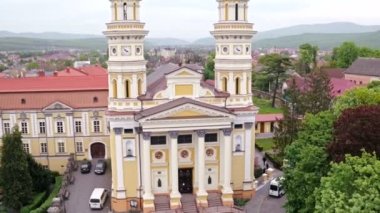 Hava Kutsal Haç Katedrali Eparchy Mukachevo Uzhhorod, Zakarpattie, Ukrayna içinde bir Yunan Katolik Katedrali görülmektedir