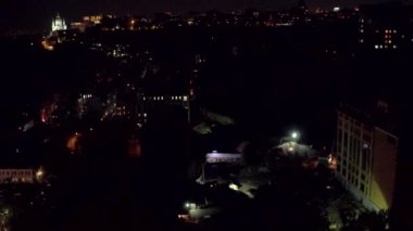 Kiev, Ukrayna, binalarda çekim hava gece St Andrew's kilise gece