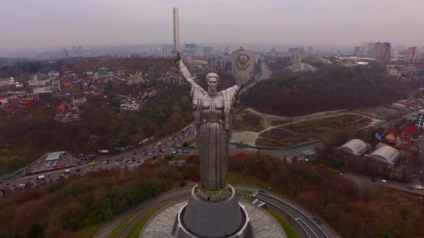 Luchtfoto Van Het Moederland Monument Kiev Hoofdstad Van Oekraïne Monumentaal — Stockvideo
