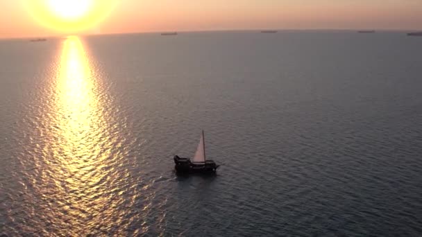Letecký Pohled Loď Plující Černém Moři Ukrajina Plachetnice Moři Suché — Stock video