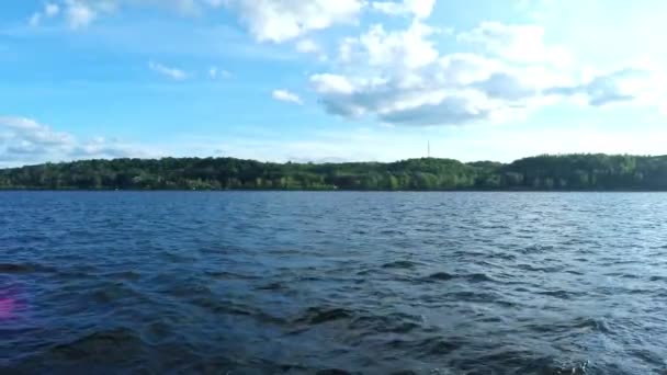 Disparos Aéreos Sobre Superficie Del Agua Tropiezos Aire Libre Todo — Vídeos de Stock