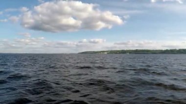 Hava güneşli bir plaj su yüzeyi, tripsin açık ve bu kombine withseaand üzerinde çekim