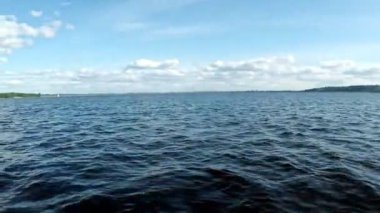 Hava güneşli bir plaj su yüzeyi, tripsin açık ve bu kombine withseaand üzerinde çekim