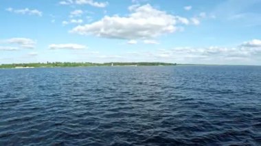 Hava güneşli bir plaj su yüzeyi, tripsin açık ve bu kombine withseaand üzerinde çekim