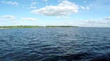 Hava güneşli bir plaj su yüzeyi, tripsin açık ve bu kombine withseaand üzerinde çekim