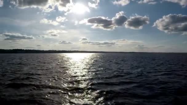 Luftaufnahme Eines Klassisch Anmutenden Segelbootes Auf Seinen Gewässern Bootfahren Auf — Stockvideo