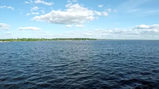 Disparos Aéreos Sobre Superficie Del Agua Tropiezos Aire Libre Todo — Vídeos de Stock