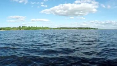 Hava güneşli bir plaj su yüzeyi, tripsin açık ve bu kombine withseaand üzerinde çekim