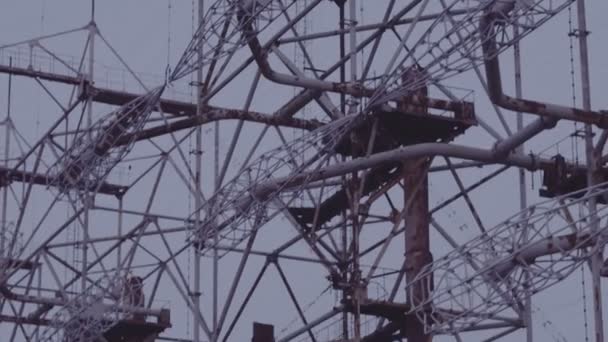 在切尔诺贝利禁区内的鸟图杜加 杜加是苏联水平的 被用作苏联导弹防御预警雷达网络的一部分 — 图库视频影像