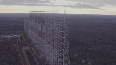 Havadan görünümü Duga-1 dizi thechernobyl dışlama bölgesi içinde. Duga Sovietover--horizonused Sovietmissile defenseearly uyarı radarnetwork bir parçası olarak yapıldı.