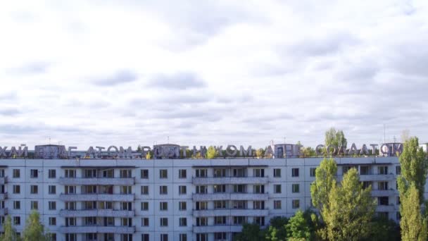 Vista Aérea Casa Etiquetada Ciudad Pripyat Tiro Aéreo Arquitectura Abandonada — Vídeo de stock