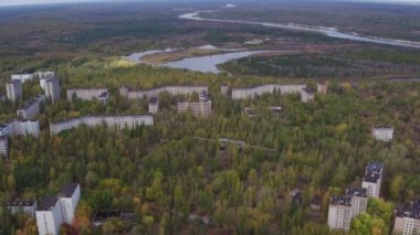 Pripyat şehrin havadan görünümü. Pripyat dönme dolap ve terk edilmiş evleri Chernobyl disasterpanoramic görünümünü sonra kuzey Ukrayna'daki hayalet kasaba. Çernobil dışlama bölgesi