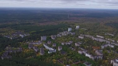 Pripyat şehrin havadan görünümü. Pripyat dönme dolap ve terk edilmiş evleri Chernobyl disasterpanoramic görünümünü sonra kuzey Ukrayna'daki hayalet kasaba. Çernobil dışlama bölgesi