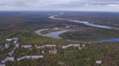 Pripyat şehrin havadan görünümü. Pripyat dönme dolap ve terk edilmiş evleri Chernobyl disasterpanoramic görünümünü sonra kuzey Ukrayna'daki hayalet kasaba. Çernobil dışlama bölgesi