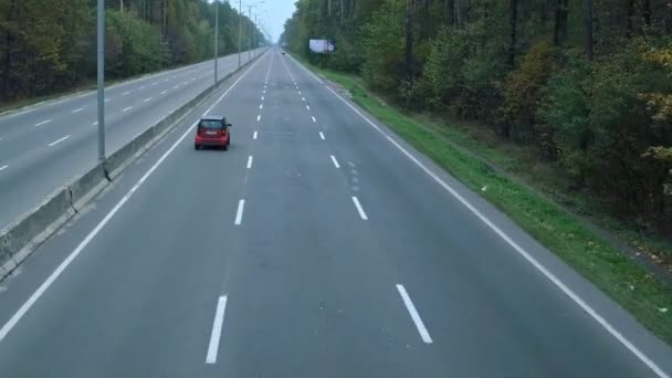 Antenowe Strzelanie Samochodu Którajest Autostrady Widok Lotu Ptaka Retro Czarne Wideo Stockowe