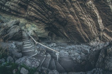 Golitsyn iz, yeni dünya, Crimea üzerinde kayalık mağara görünümünü