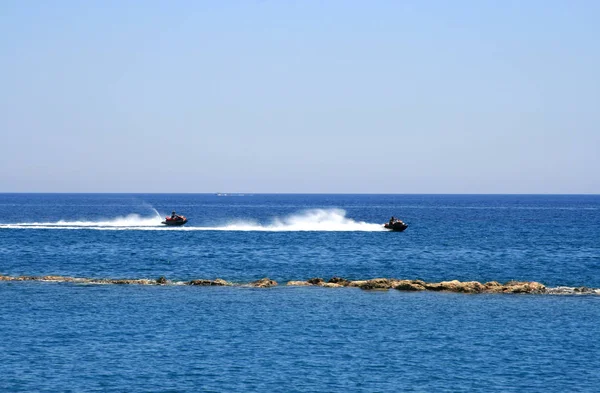 Scooter Akdeniz Deniz Güneşli Yaz Gününde — Stok fotoğraf