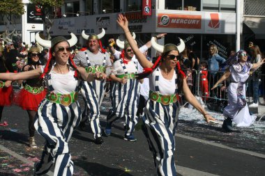 Limasol, Kıbrıs, 26 Şubat 2017: Yıllık Limasol karnaval, Grand karnaval geçit Başpiskopos Makarios III cadde üzerinde