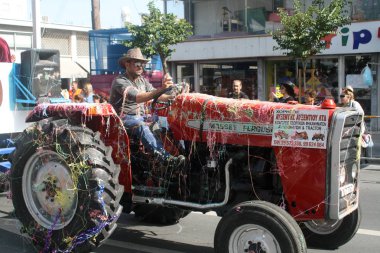 Limasol, Kıbrıs, 26 Şubat 2017: Yıllık Limasol karnaval, Grand karnaval geçit Başpiskopos Makarios III cadde üzerinde