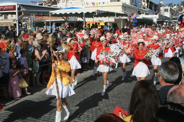 Paphos Zypern März 2016 Traditioneller Karnevalsumzug Eine Gruppe Trommelnder Mädchen — Stockfoto