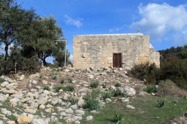 Kouklia Köyü, Baf Bölgesi, Kıbrıs, 7 Şubat 2014: görünümü Aziz Konstantin ve Elena Kilisesi