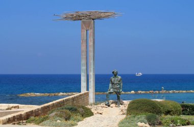 Chlorakas Köyü, Baf Bölgesi, Kıbrıs, 16 Mayıs 2014: anıt bellek ve onur Eoka mücadelenin 1955-1959. Yunanca çeviri: General George Grivas-Dhigenis, askeri lideri Eoka bağımsızlık mücadelesi