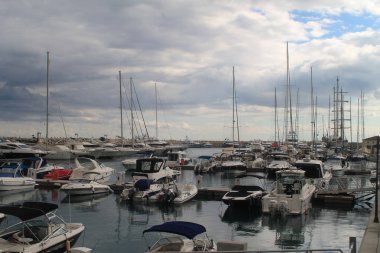 Limasol, Kıbrıs, 7 Aralık 2018: Yat ve tekne Limasol Marina, görünümünü